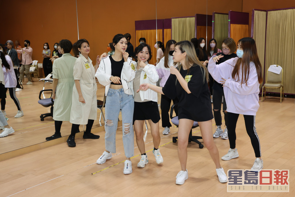 TVB艺员落力为台庆练舞。