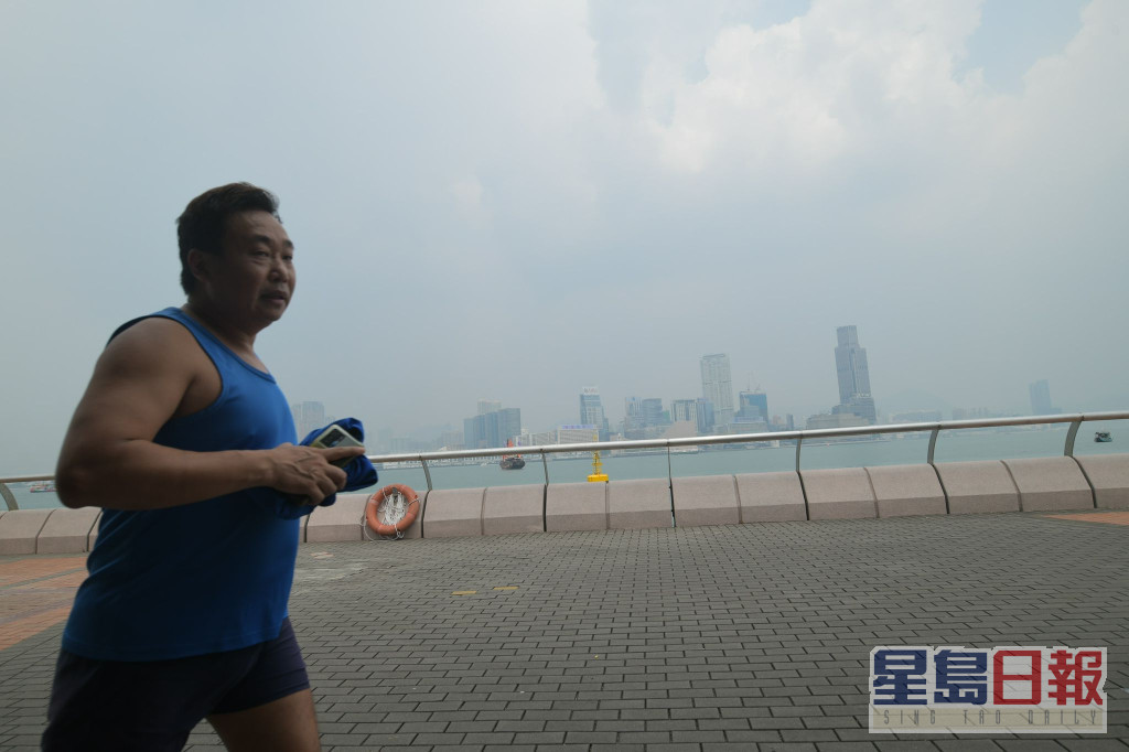 香港連日來被煙霞籠罩。