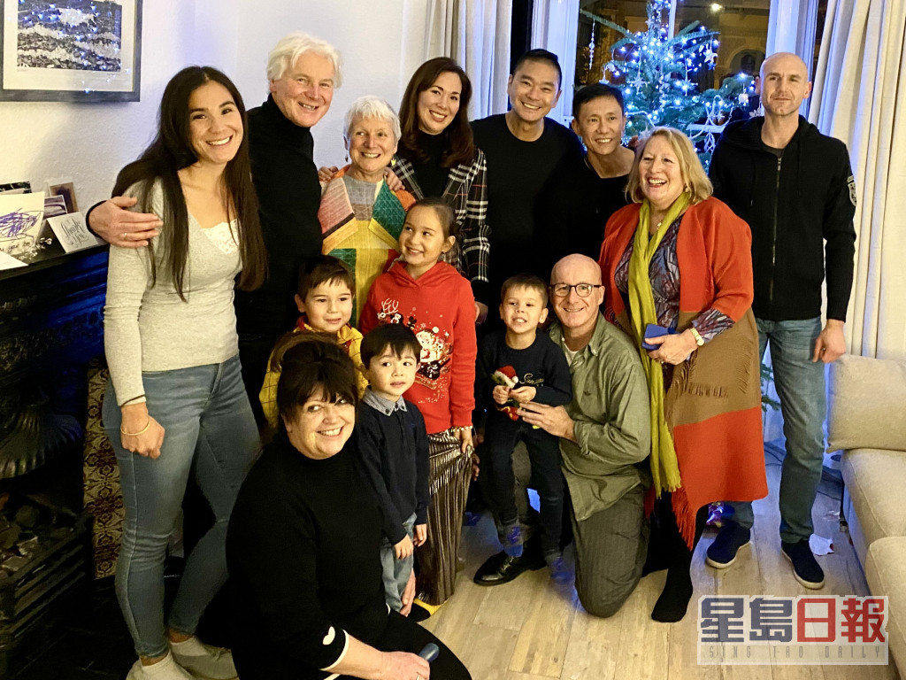2019圣诞节回到伦敦跟姐夫，两个外甥女及他们的家人一起过节。