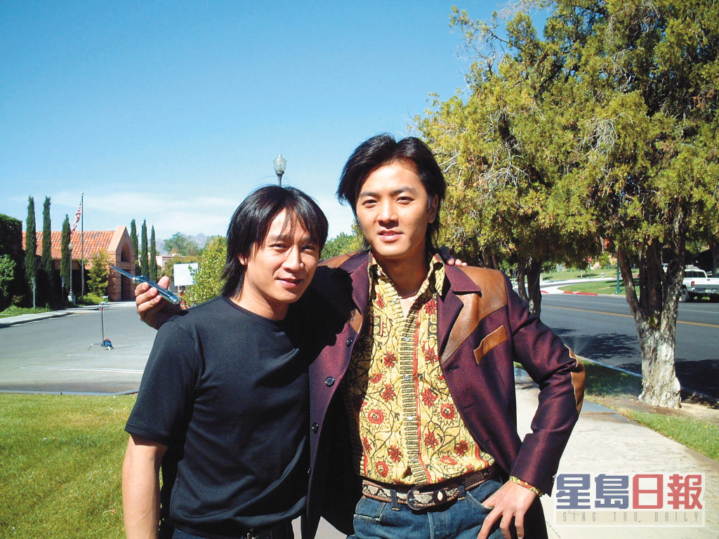 关继威2001年演出港产片《无限复活》与郑伊健及张栢芝合作。