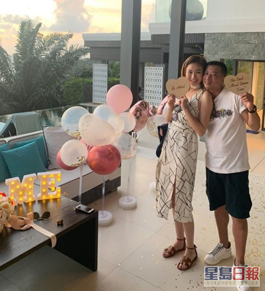 莊鍶敏於2020年傳出與拍拖未夠一年的台灣珍珠奶茶店的老闆楊秉逸，在香港入紙排期註冊結婚。