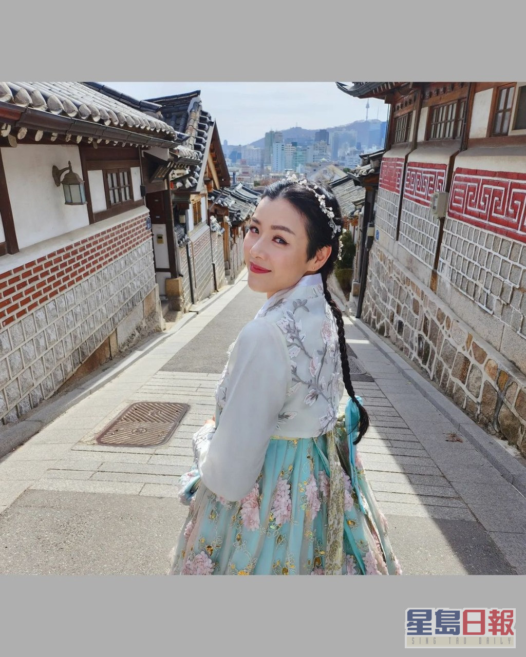 陳豪又與陳茵媺去韓國，已化身專業攝影師。