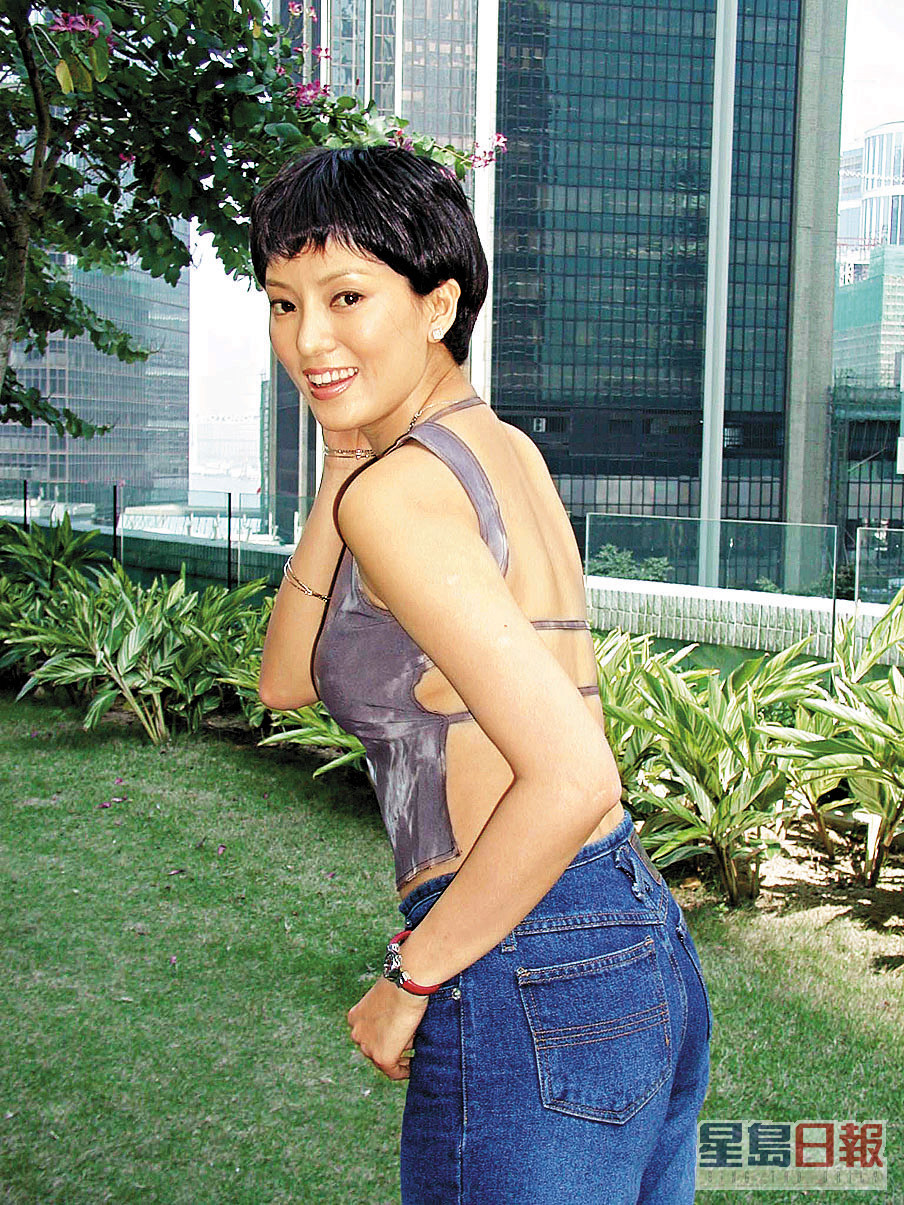 身材出眾的彭丹90年代多次作性感演出，成為經典艷星。