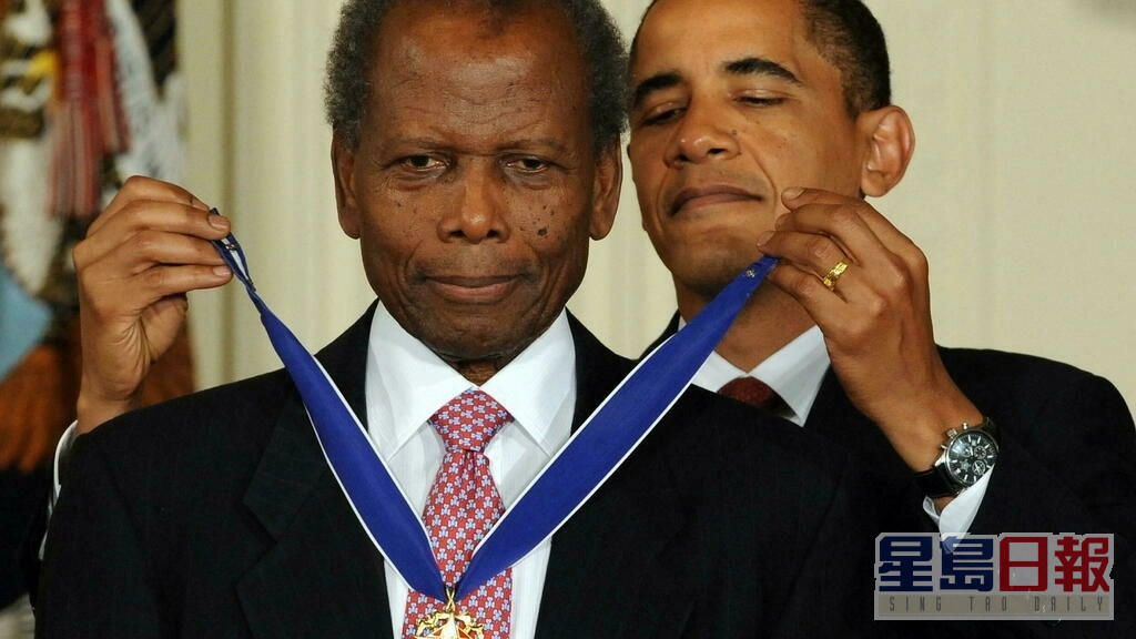 2009年獲當時美國總統奧巴馬頒發總統自由勳章。
