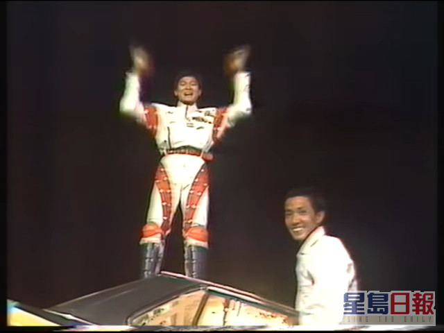【1984年】劉德華表演飛車失敗，幸好最後人冇事，自行爬出車外，更站上車頂振臂高呼。