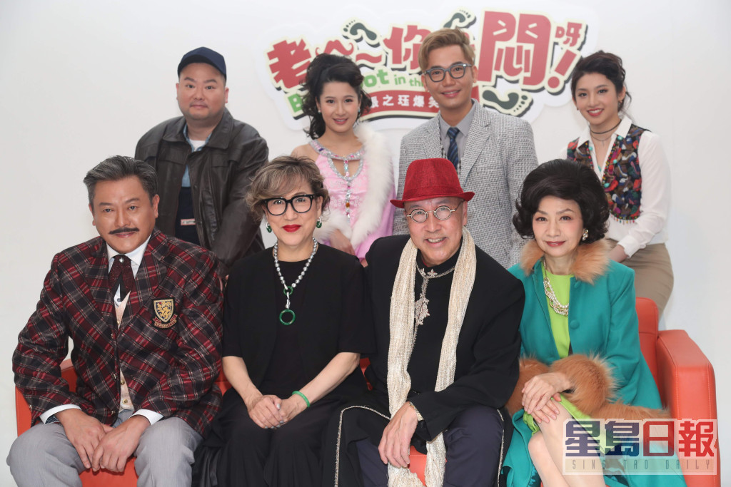 2021年，魏駿傑（前左）曾演出舞台劇《老公你好悶呀》。