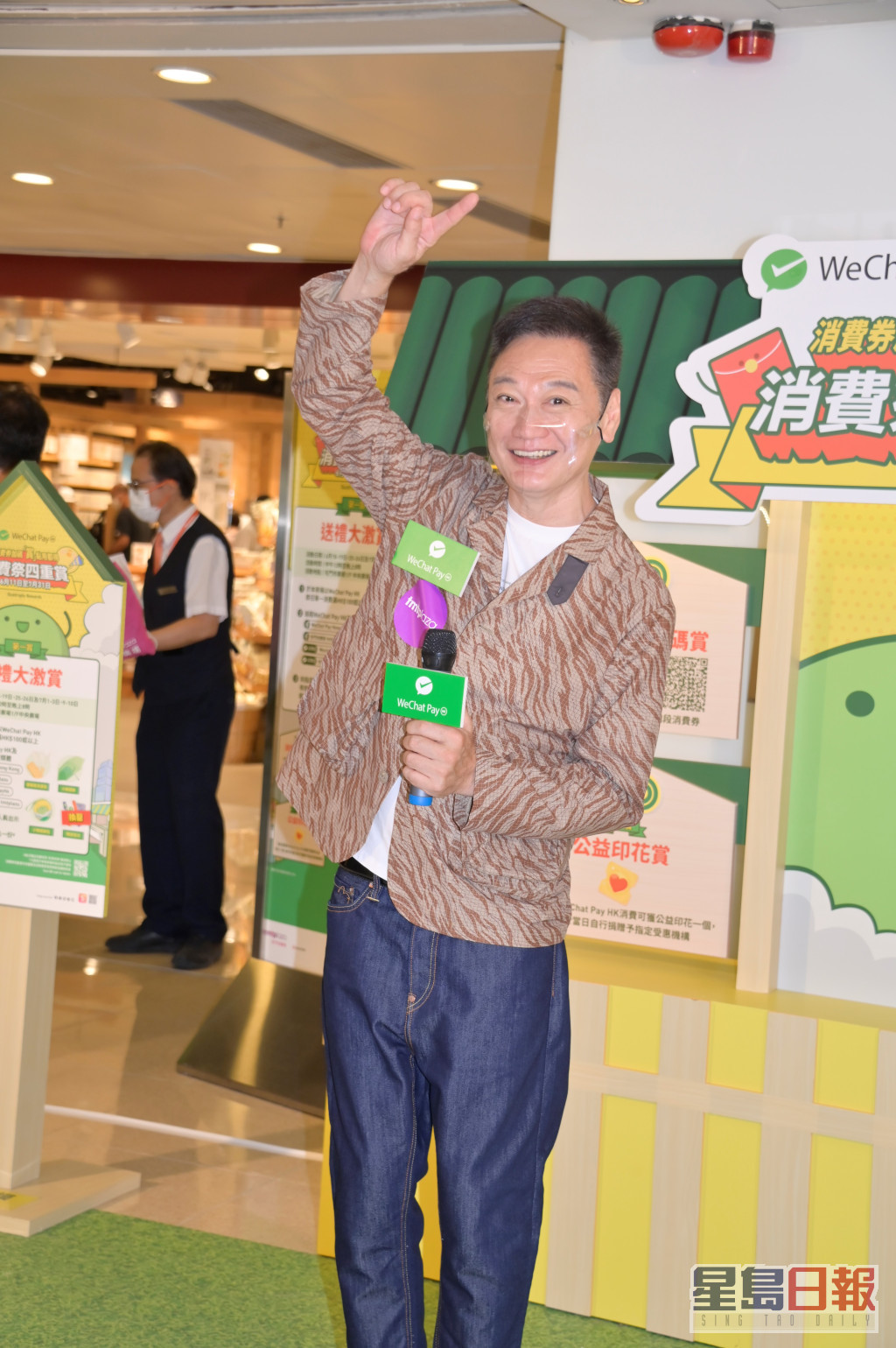 陶大宇去年因翻唱劉德華的《倒轉地球》引起網民討論，中港兩地人氣勁升成功翻身。