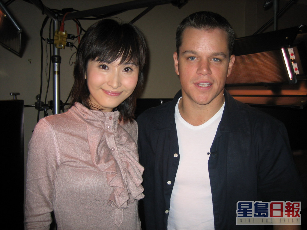 陈贝儿亦曾访问过多位荷里活巨星，包括里安纳度狄卡比奥（Leonardo DiCaprio）、麦迪文（Matt Damon）等，当时她更被封为「有线娱乐主播一姐」。