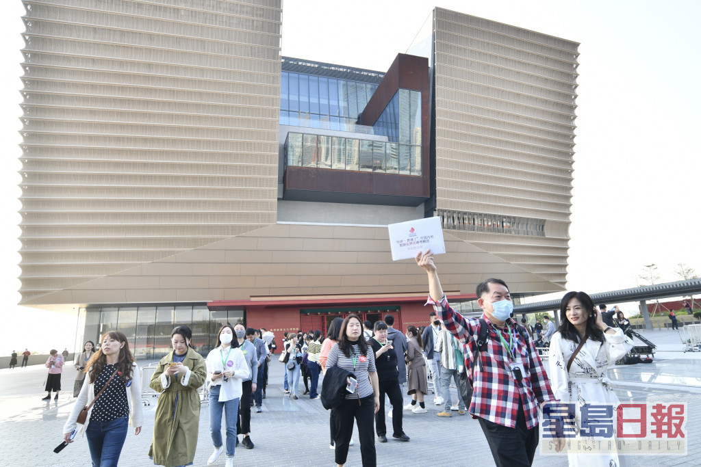 考察團參觀本港多個新旅遊景點。盧江球攝