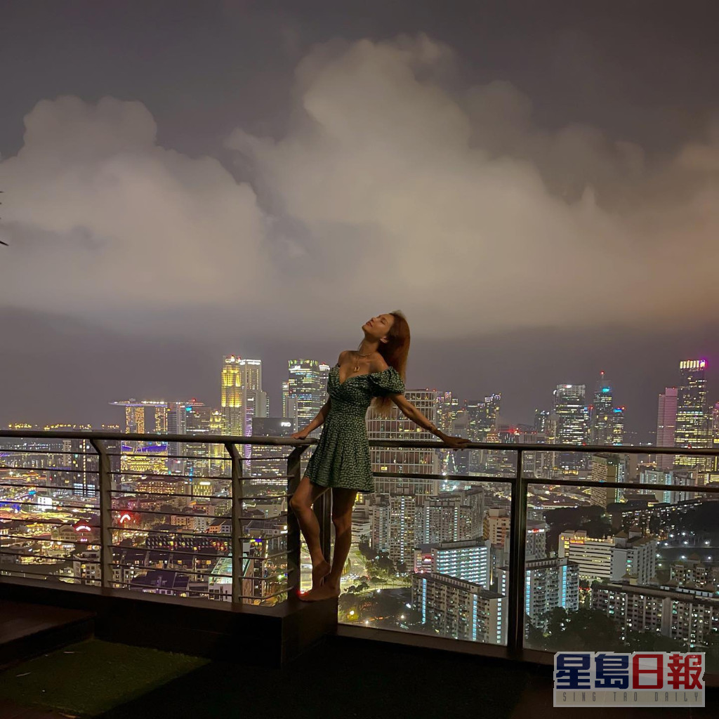 新加坡嘅夜景同香港好似。