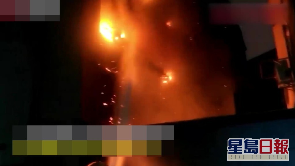 火焰蔓延至单位的窗口。互联网图片