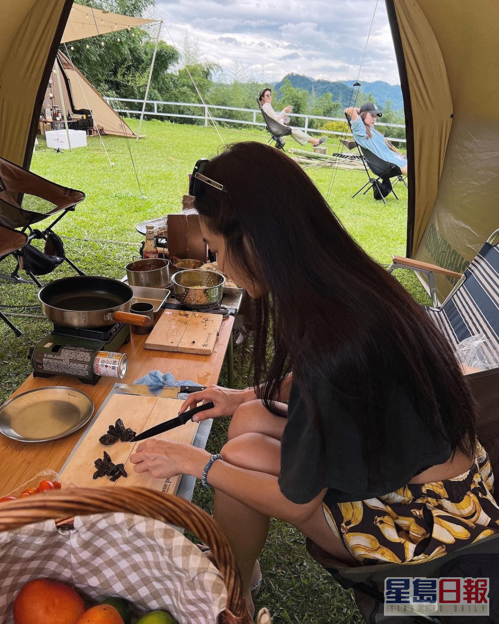闲时仲去露营。