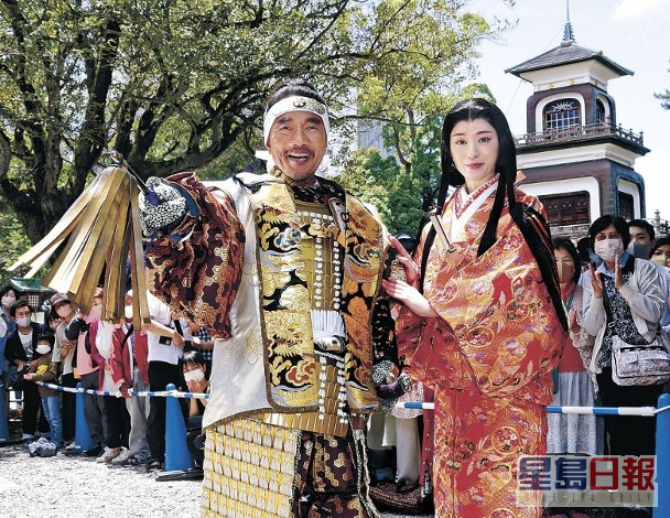 栗山千明（右）與竹中直人獲邀參與祭典巡遊。