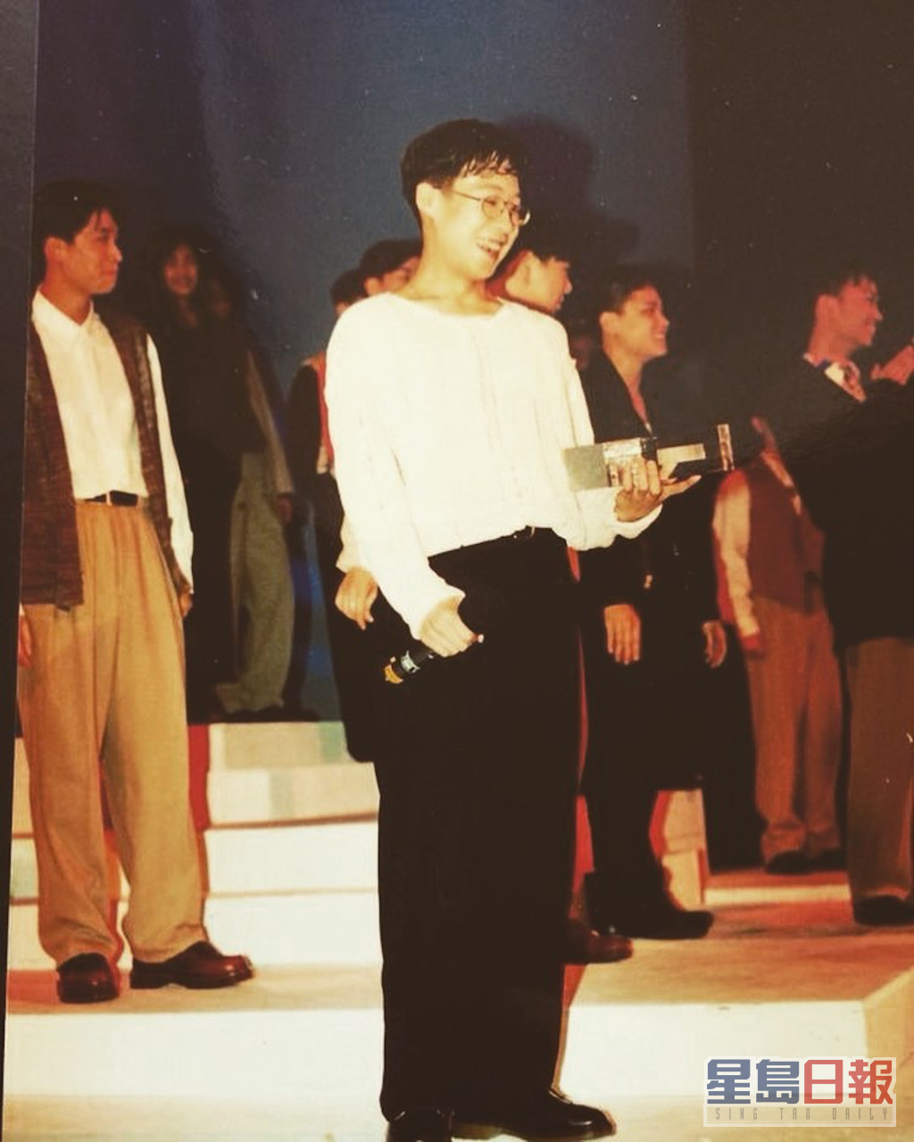 1994年，丁文俊赢得由加拿大温哥华新时代电视主办的首届《新秀歌唱大赛温哥华选拔赛》的冠军。
