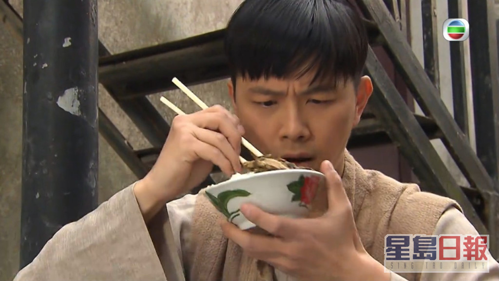 「Terry」李伟健的剧中剧《揸流滩》新增一个「舅父」角色，由于没牙只能吃软饭。