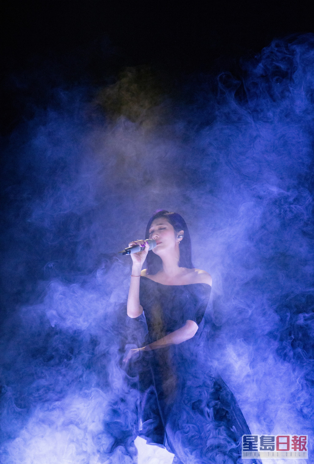千嬅选唱郑秀文嘅《如何掉眼泪》。