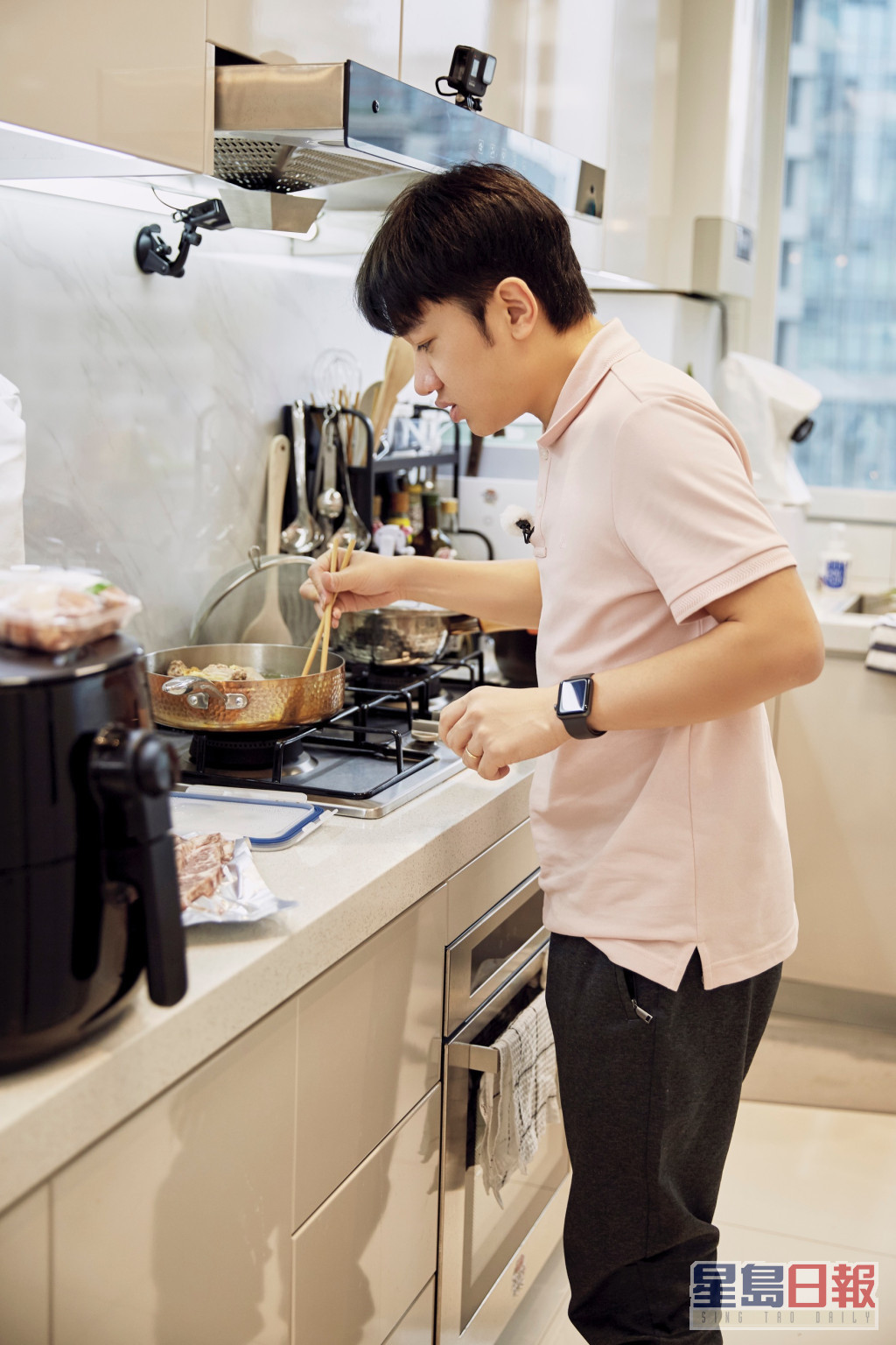王祖藍表示兩年前拍畢《做家務的男人》後，就愛上下廚。
