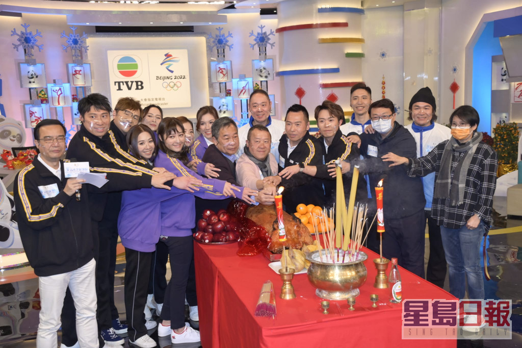 曾志伟率台前幕后为《2022北京冬季奥运会》进行拜神仪式。