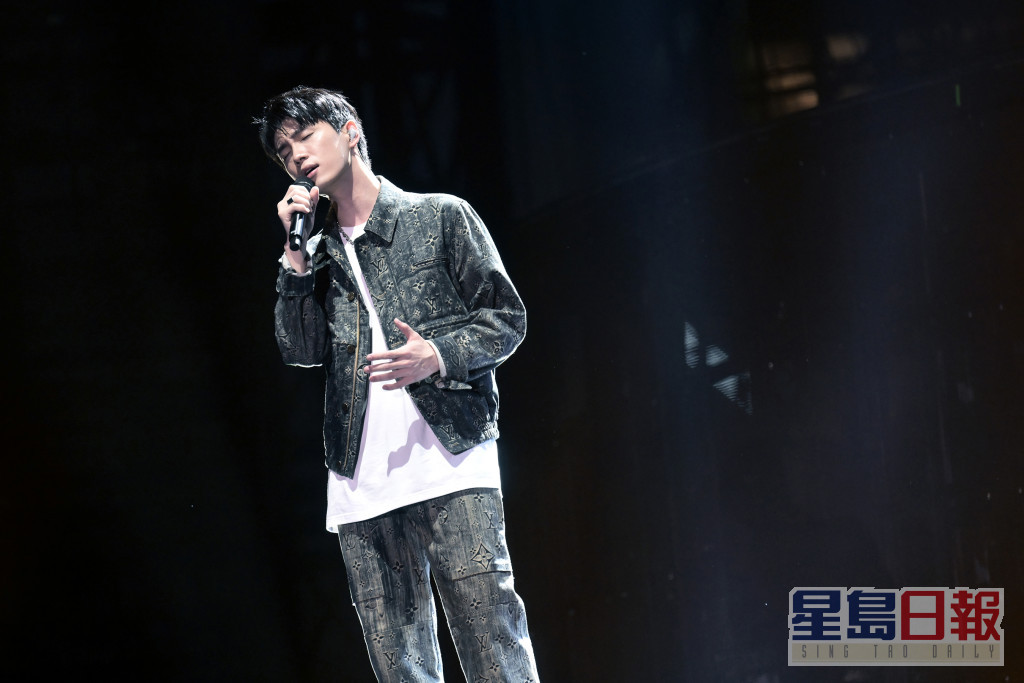 杰威尔音乐旗下新生代歌手、《不能说的秘密》音乐剧男主角曹杨担任头场嘉宾。