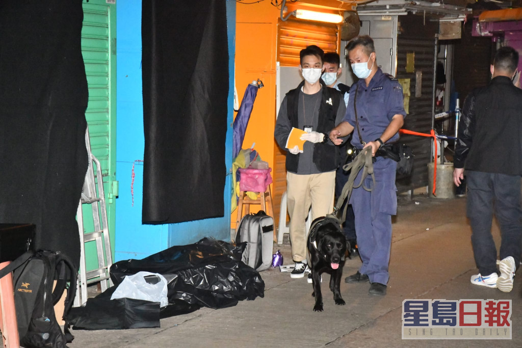 警方搜索犬及政府化驗所人員亦到場協助調查。