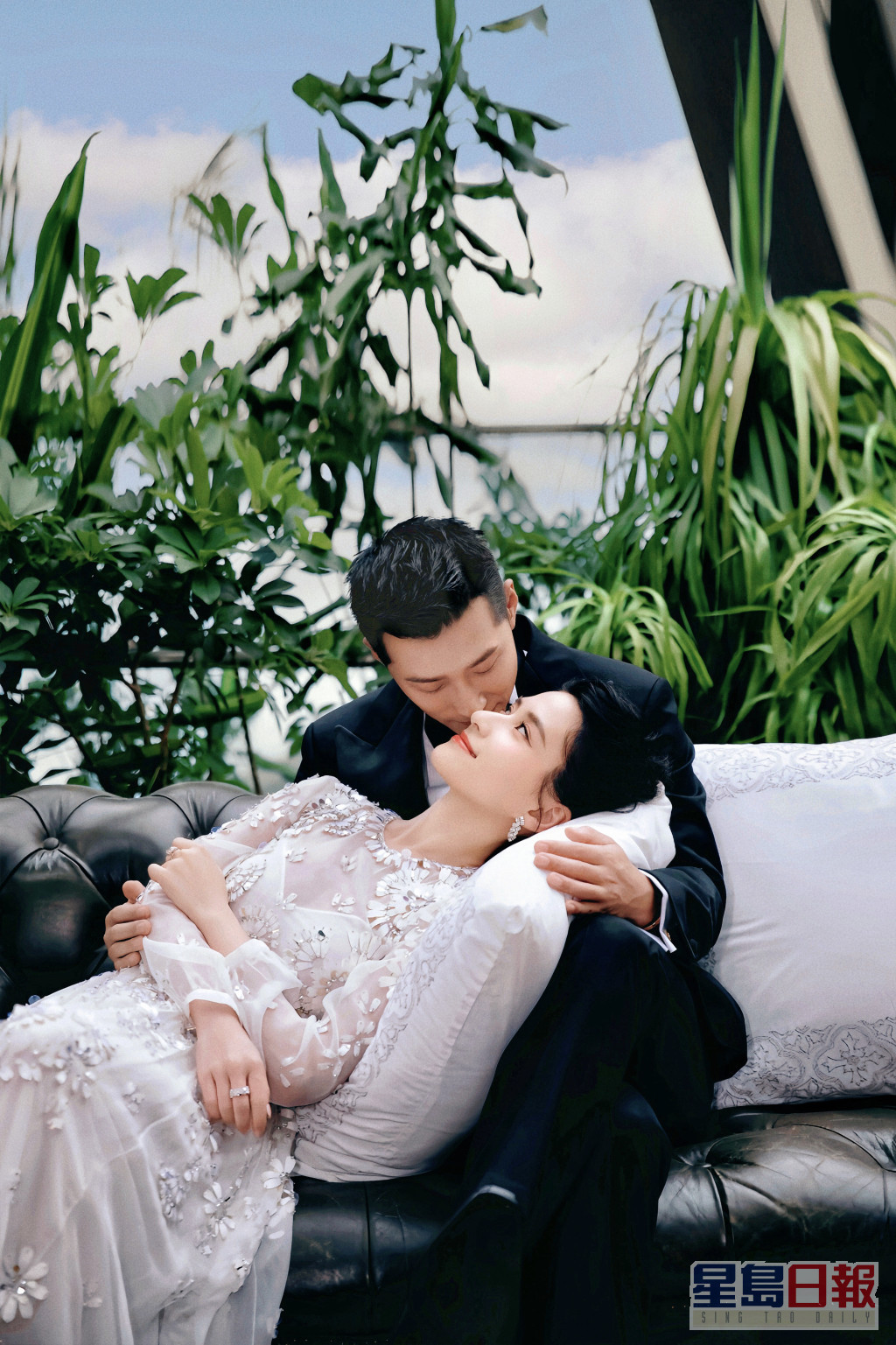 何超莲上月中与窦骁在峇里岛举行世纪婚礼。