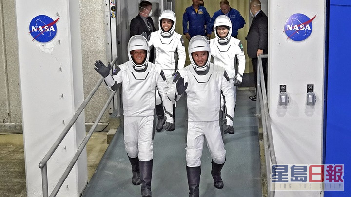 四名太空人乘坐龍飛船升空。AP圖片