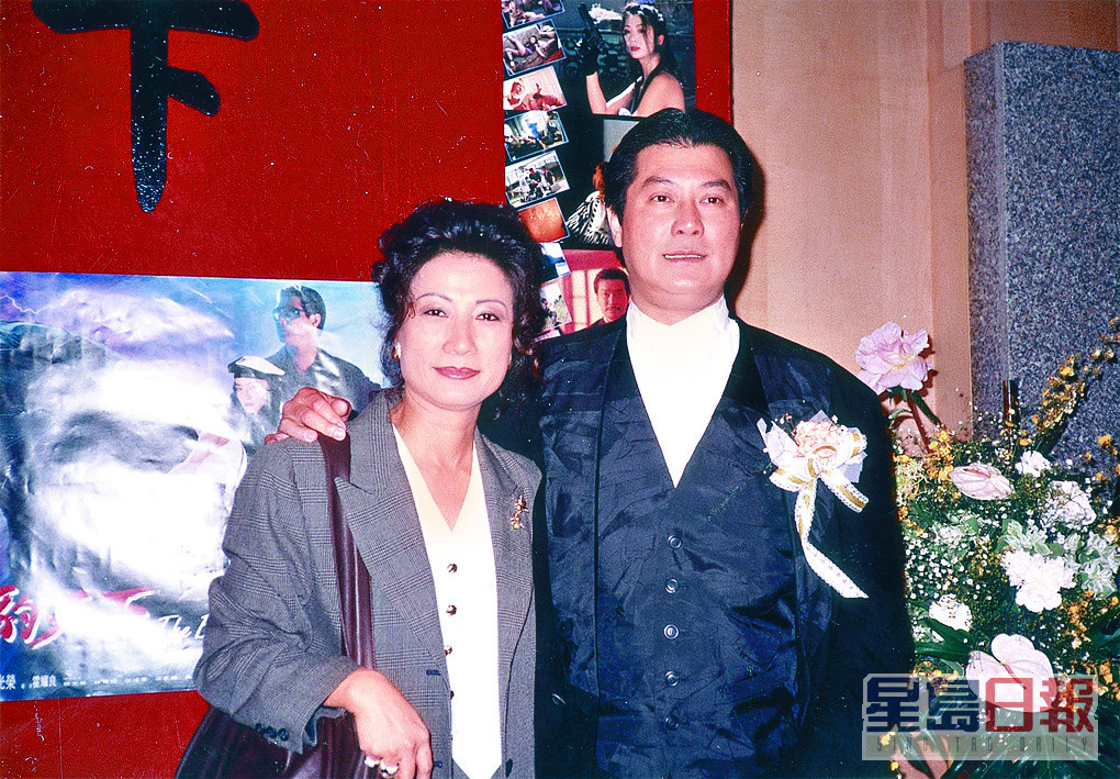 鄧光榮與太太嚴珍納是圈中模範夫妻。