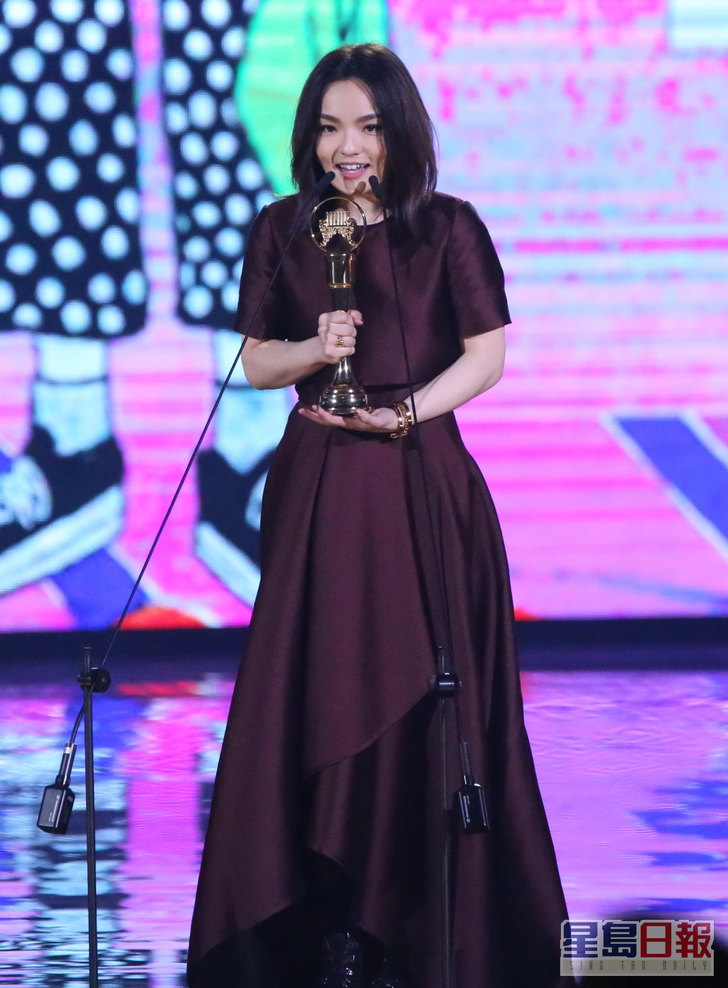 徐佳莹拍心口保证与李玖哲的合作，一定是殿堂级的表演。