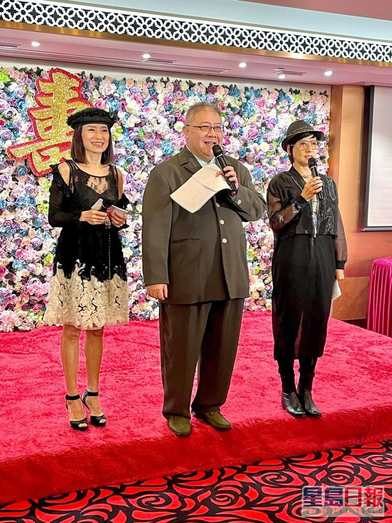 去年，刘锡贤跟祝文君及吴丽珠齐做朋友生日宴的司仪。
