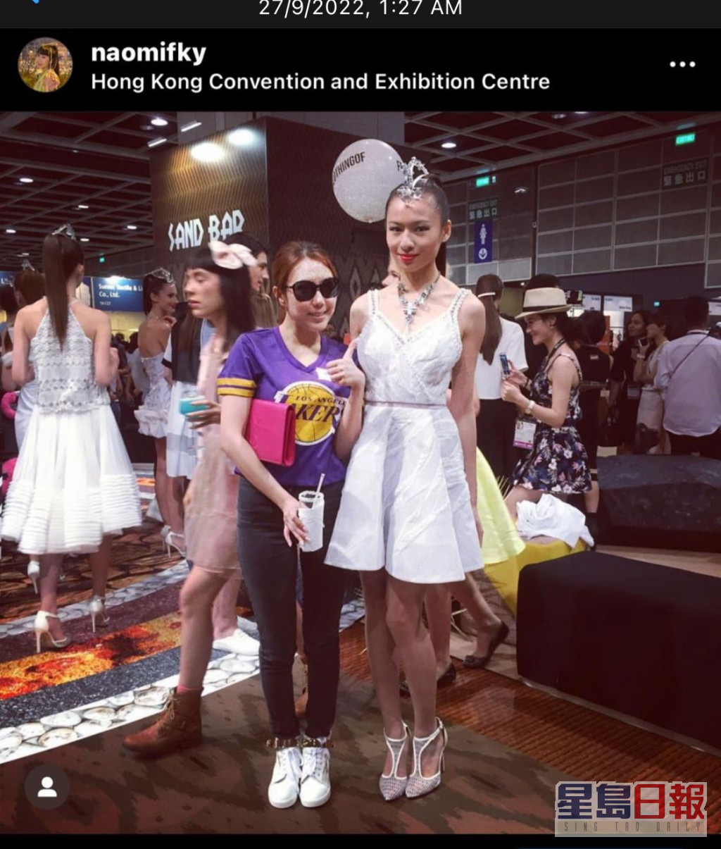 Naomi IG仍有與Denice合照，寫着「可能係香港next top model」，能感受當年Naomi對一手帶入娛樂圈嘅Denice，非常之有期望。