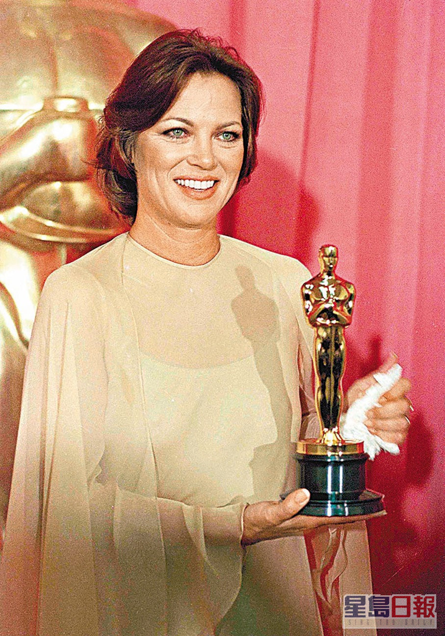 露薏丝于1976年凭《飞越疯人院》获封奥斯卡影后。