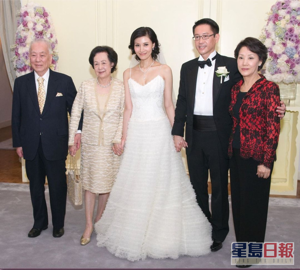 李嘉欣於2008年嫁富商許晉亨。
