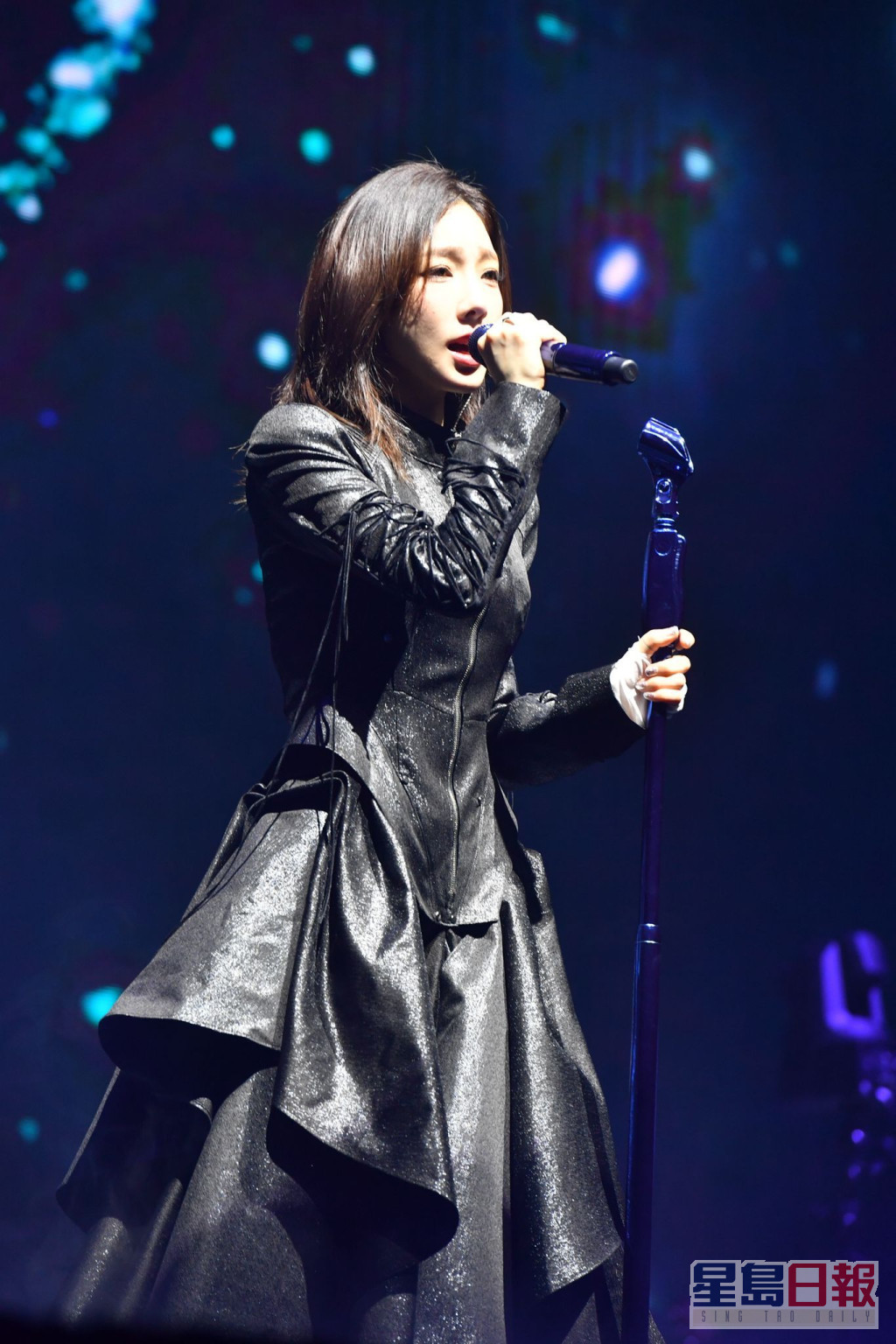 泰妍昨晚假亚洲博览馆Arena举行个人演唱会《The ODD Of LOVE in HONG KONG》 。  ​