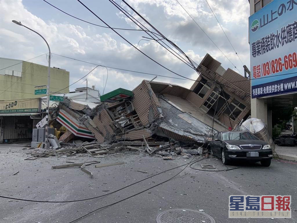 台灣花蓮縣玉里鎮地震後有大樓倒塌。網上圖片