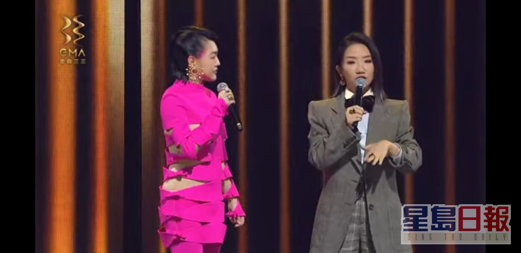 小S和陶晶瑩擔任金曲獎的第一組頒獎嘉賓。
