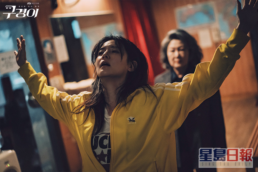 李英愛上一部作品是2021年底的JTBC劇集《神探具景伊》。