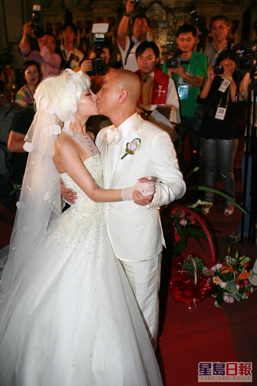 張衛健與張茜在2004年於菲律賓舉行婚禮。