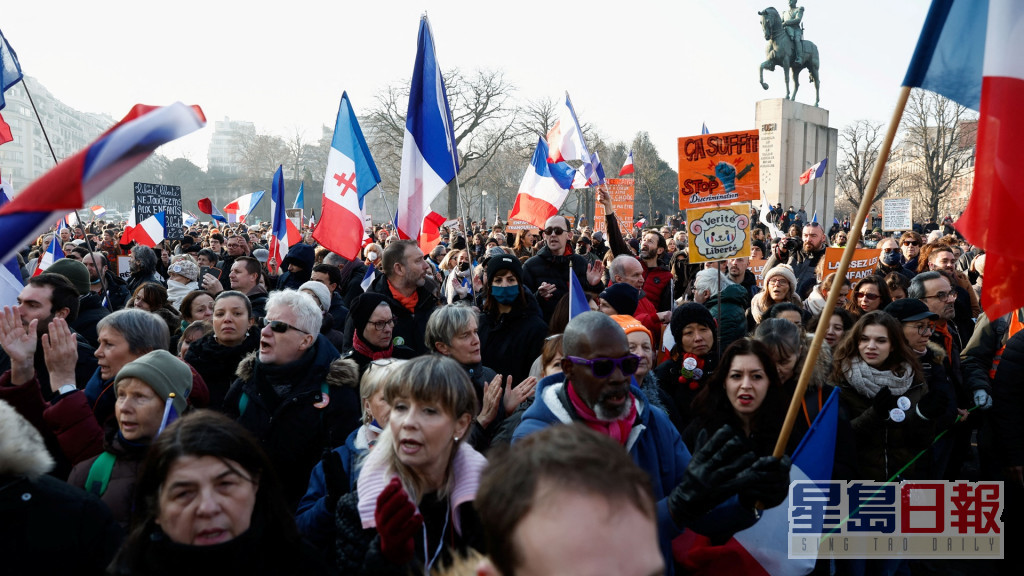 首都巴黎里昂和马赛等城市都有市民上街示威。REUTERS
