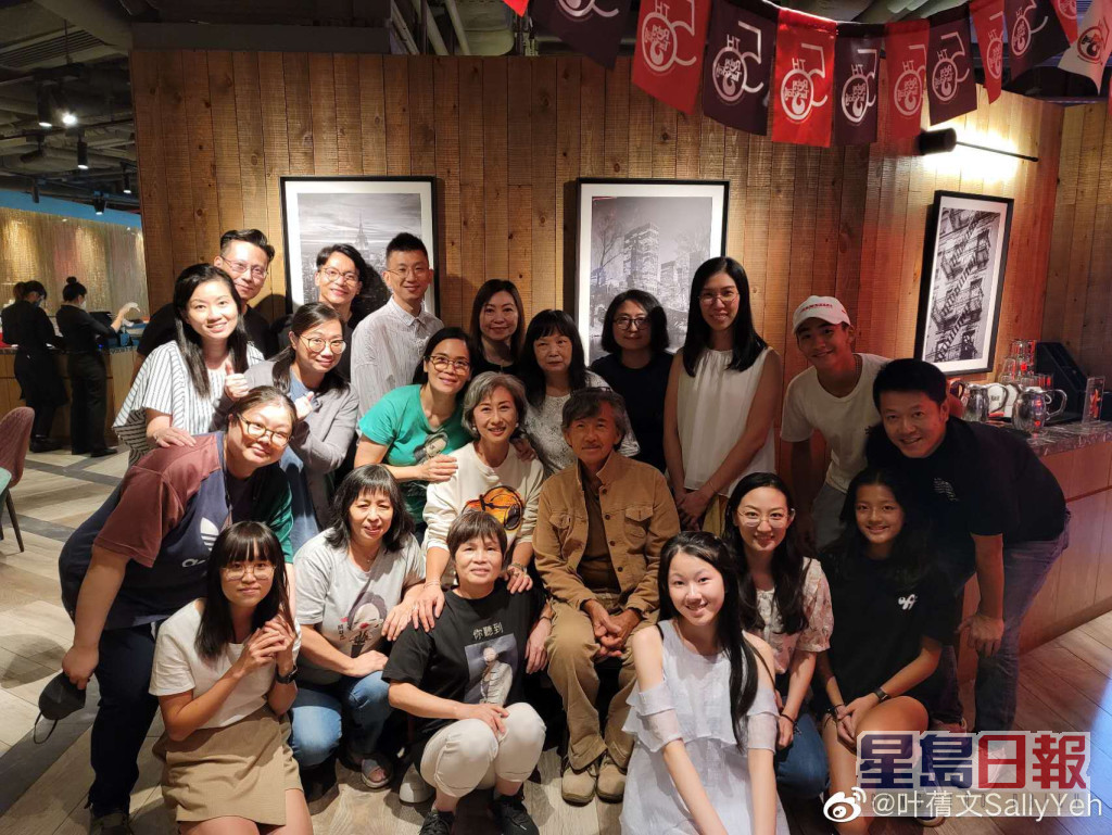 叶蒨文最近跟林子祥一同出席粉丝聚会。