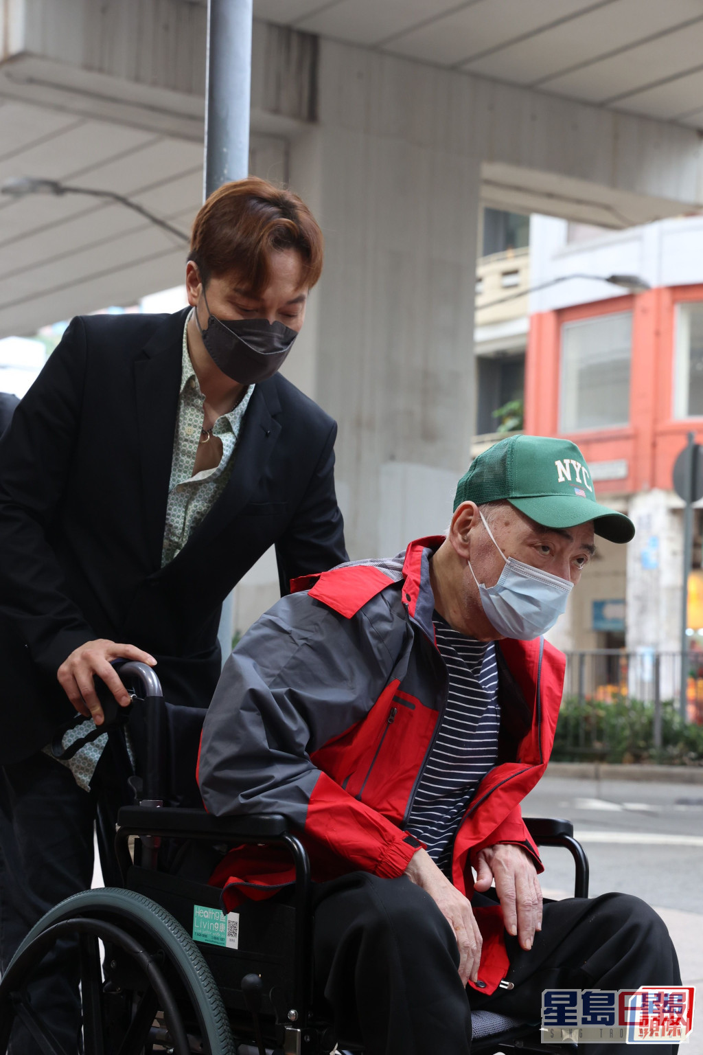 近年张伟文身体状况欠佳要入住护老院，方俊还获社署批准成为其监护人。