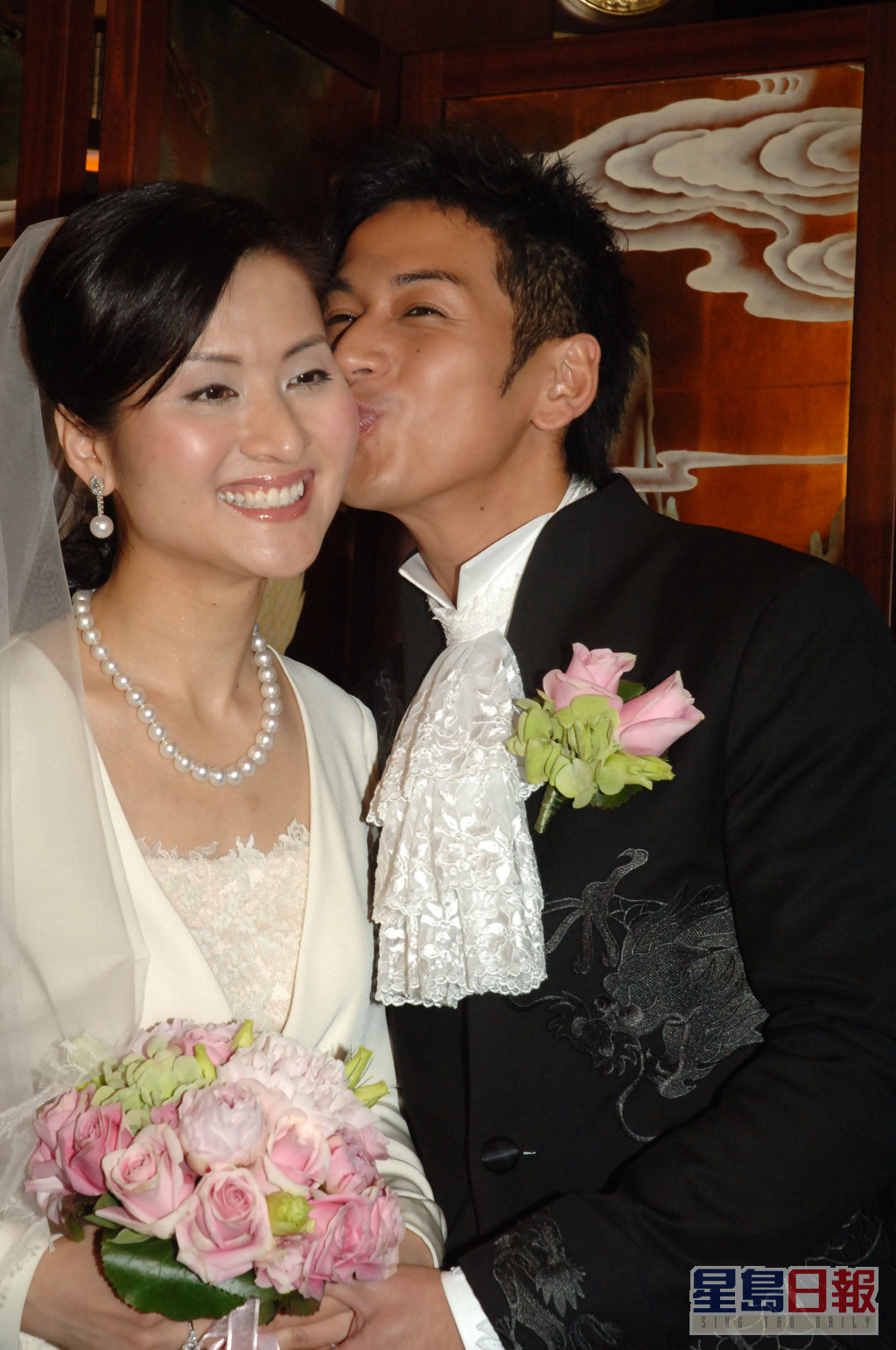 吳家樂2006年娶「升降機大王」周亦卿的千金周蕙蕙。