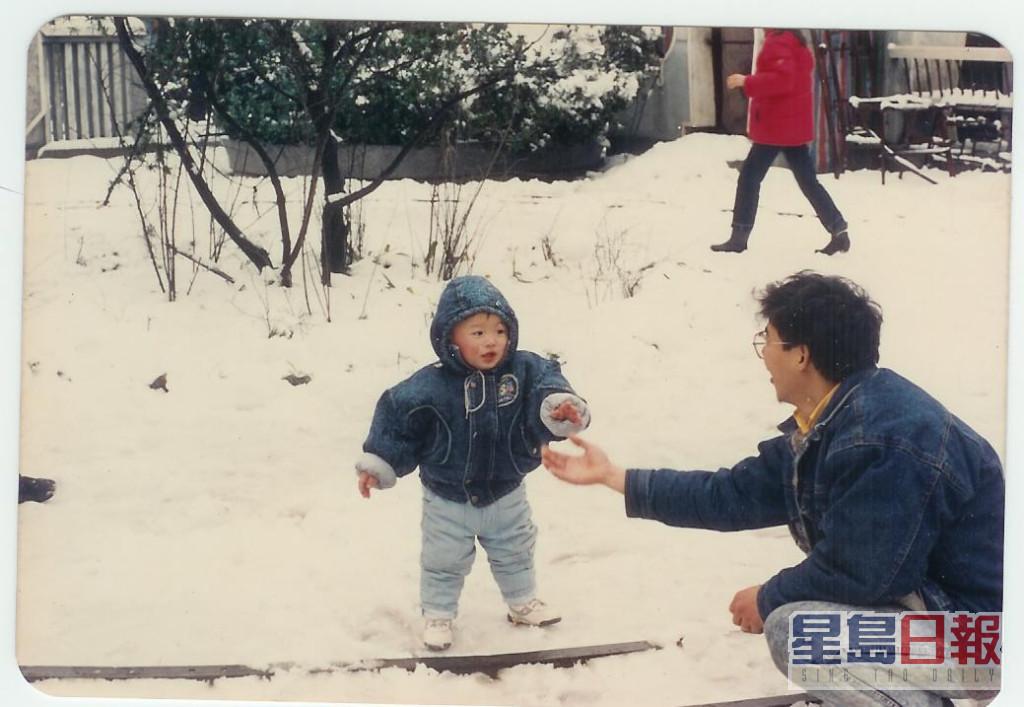 小时候吉吉和父亲虽然家境并不富足，但仍有不少美好的时光。