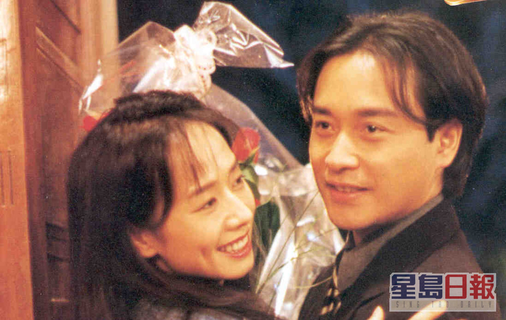 张国荣在22岁时向毛舜筠求婚。