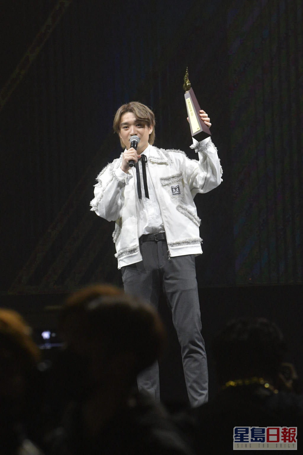 柳應廷(Jer )的《狂人日記》奪得《2021年度叱咤樂壇流行榜頒獎禮》叱咤歌曲第六位。