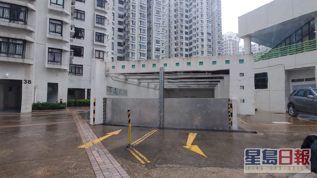 地库停车场有安装防水闸。