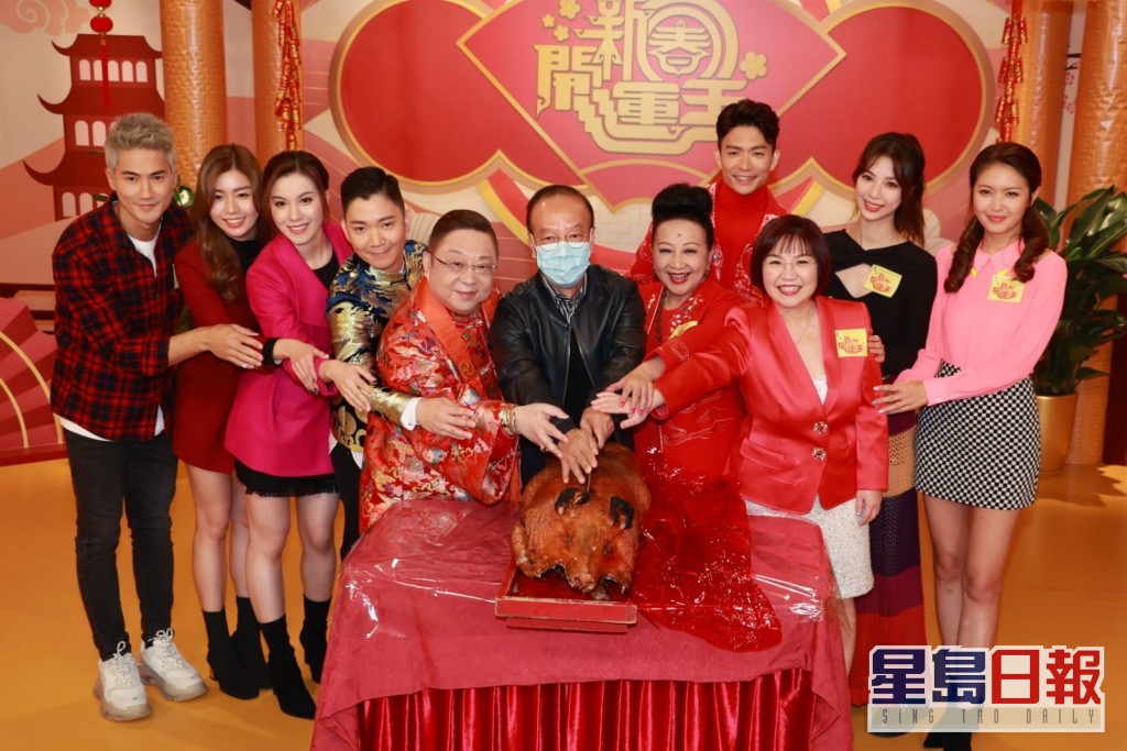 TVB节目《新春开运王》进行拜神仪式。