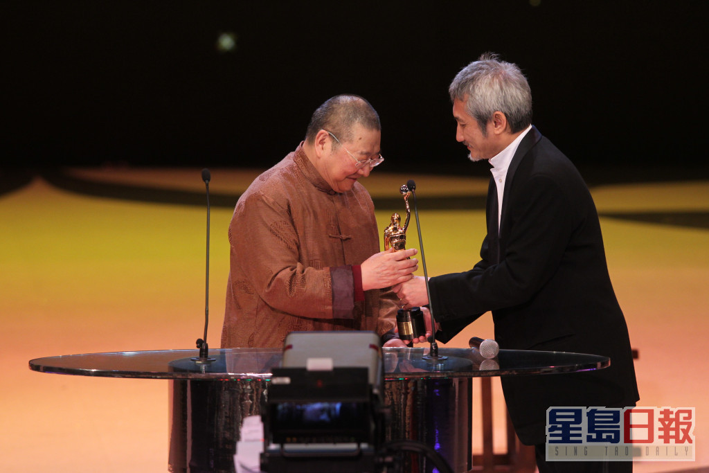 倪匡對香港影視界貢獻良多，曾獲頒第31屆香港電影金像獎終身成就獎。