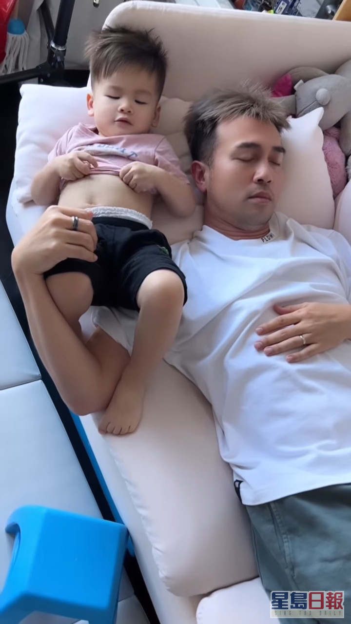 今日楊洛婷在IG貼出老公與一對子女的短片。