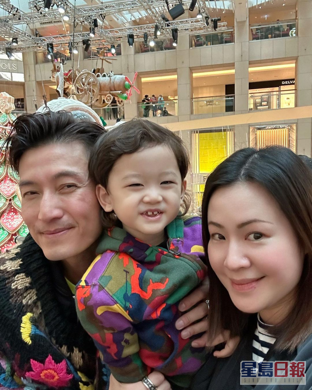 陳山聰近年成家立室，當然不少得多謝家人，特別感謝太太Apple對他的支持及容忍，又為他誕下可愛的兒子。