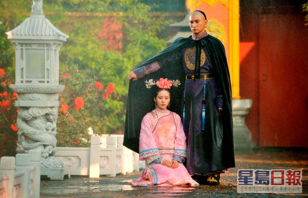 吴奇隆2011年拍《步步惊心》与女主角刘诗诗挞着，两人恋情似足偶像剧。